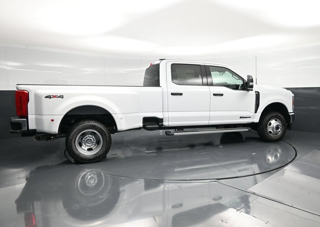 New 2026 Ford F-350 XLT DRW Truck Crew Cab