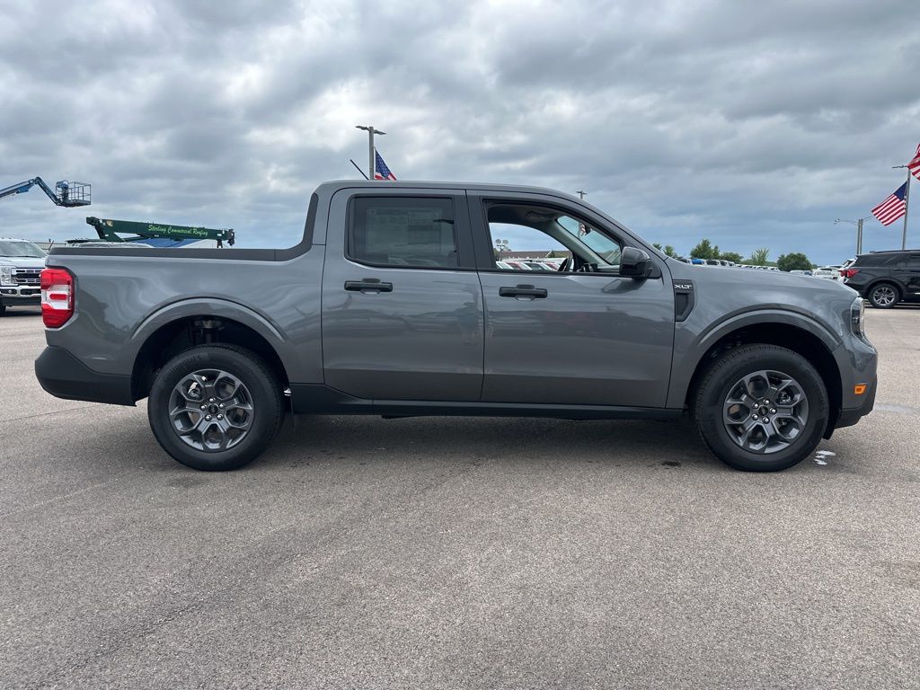 2025 Ford Maverick XLT photo 2