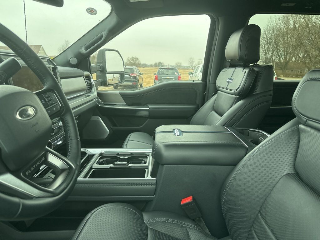 New 2026 Ford F-350 Platinum Truck Crew Cab