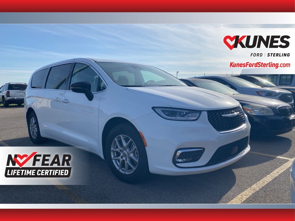 2024 Chrysler Pacifica's photo