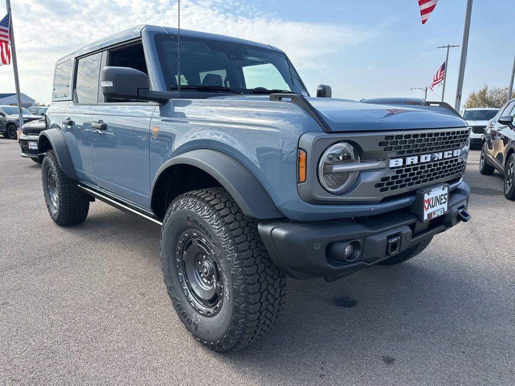 2025 Ford Bronco Badlands photo 2