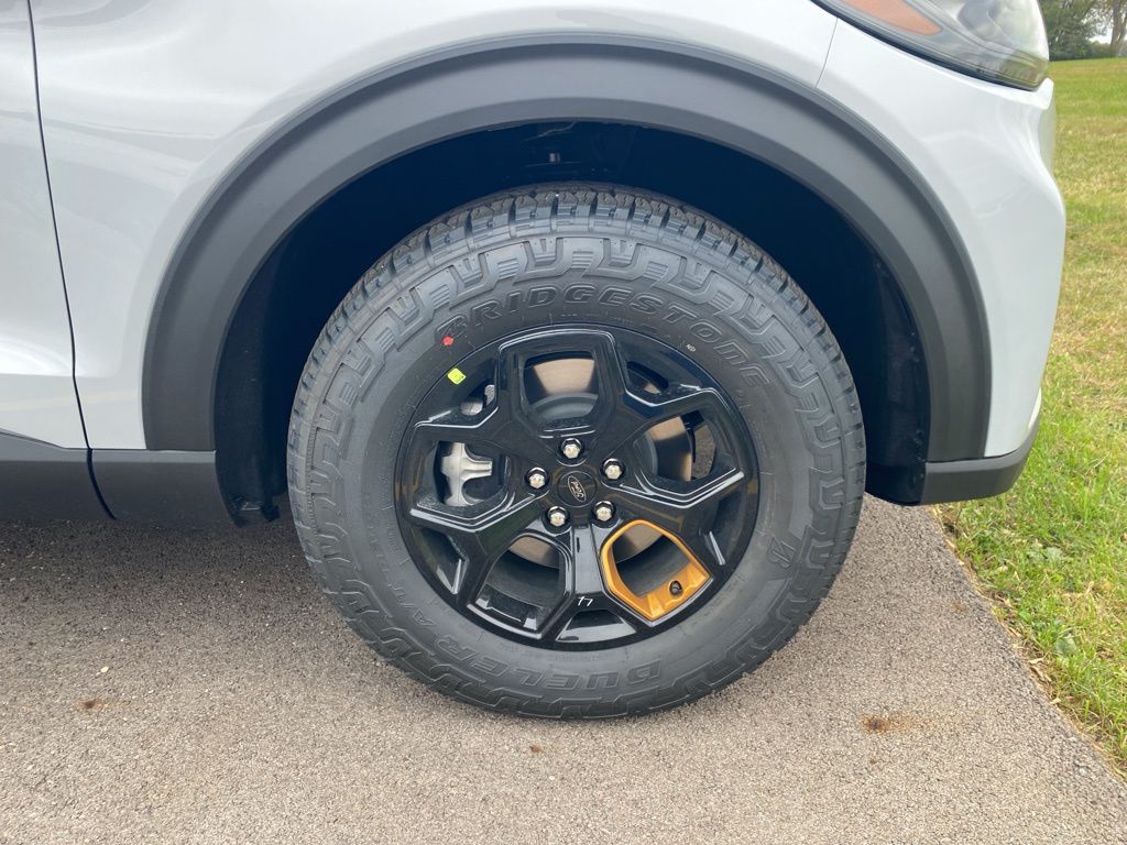 2026 Ford Explorer photo 4