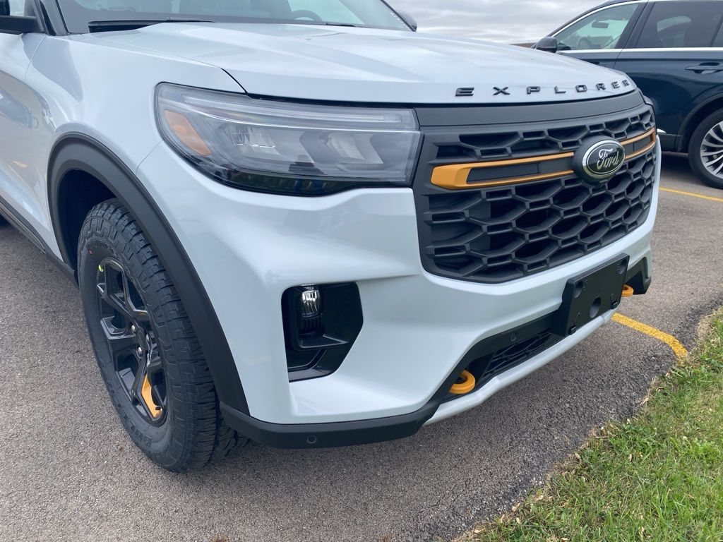 2026 Ford Explorer photo 3