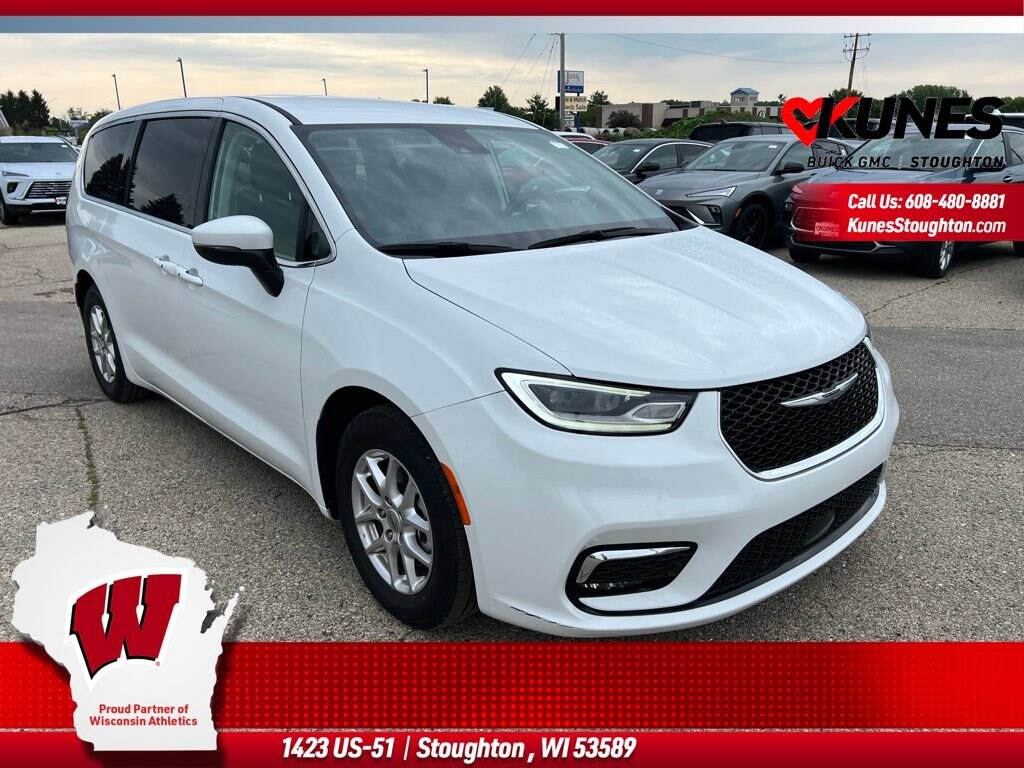 Used 2023 Chrysler Pacifica Touring L