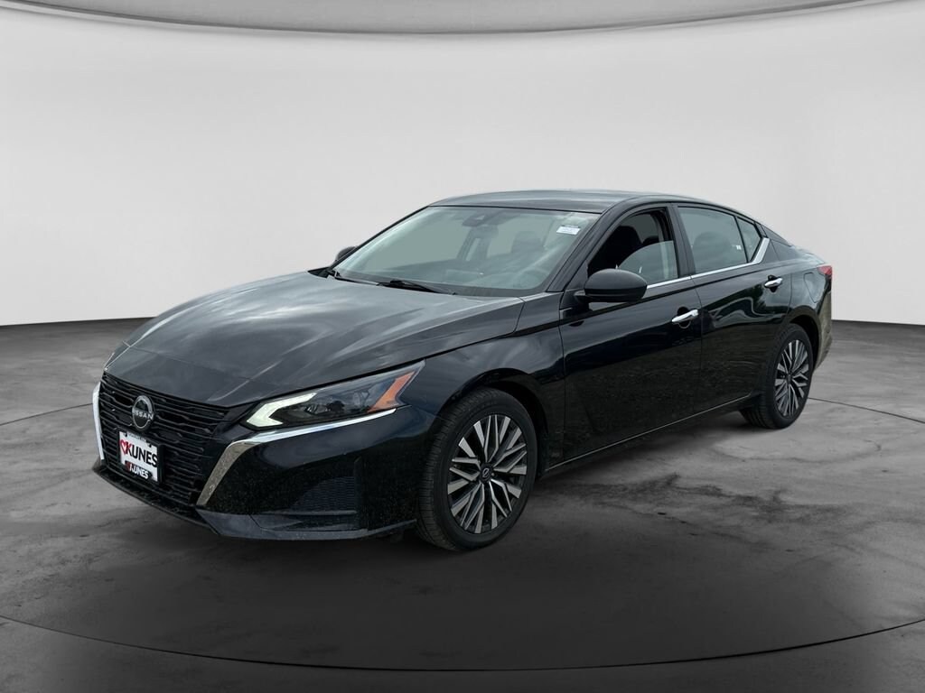 Used 2024 Nissan Altima 2.5 SV