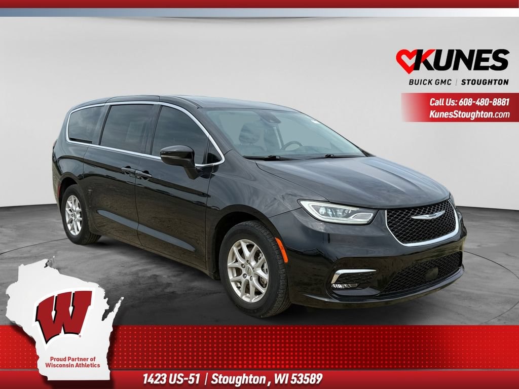 Used 2023 Chrysler Pacifica Touring L
