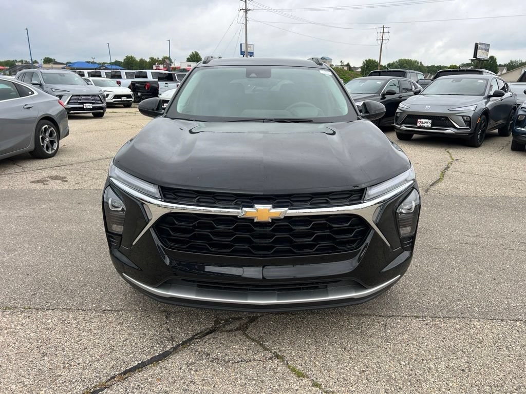 Used 2025 Chevrolet Trax LT SUV