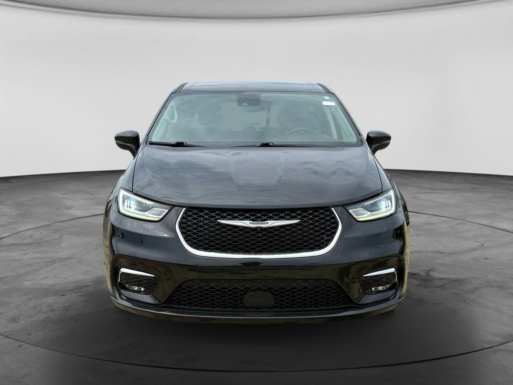 Used 2023 Chrysler Pacifica Touring L