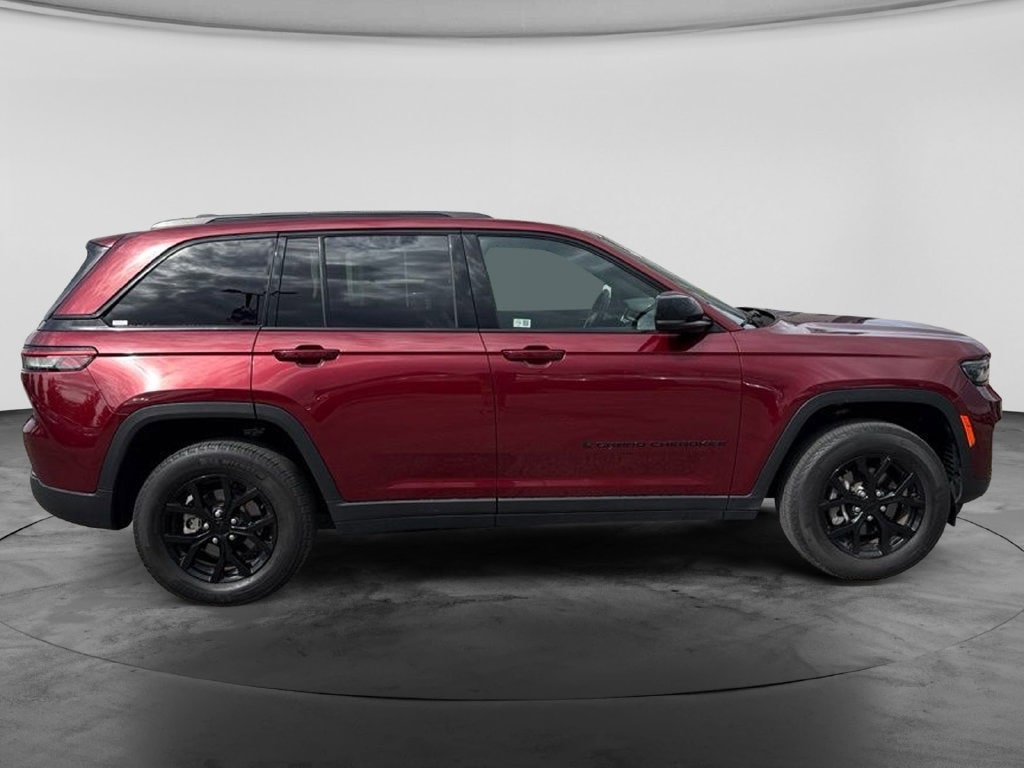 Used 2024 Jeep Grand Cherokee Altitude