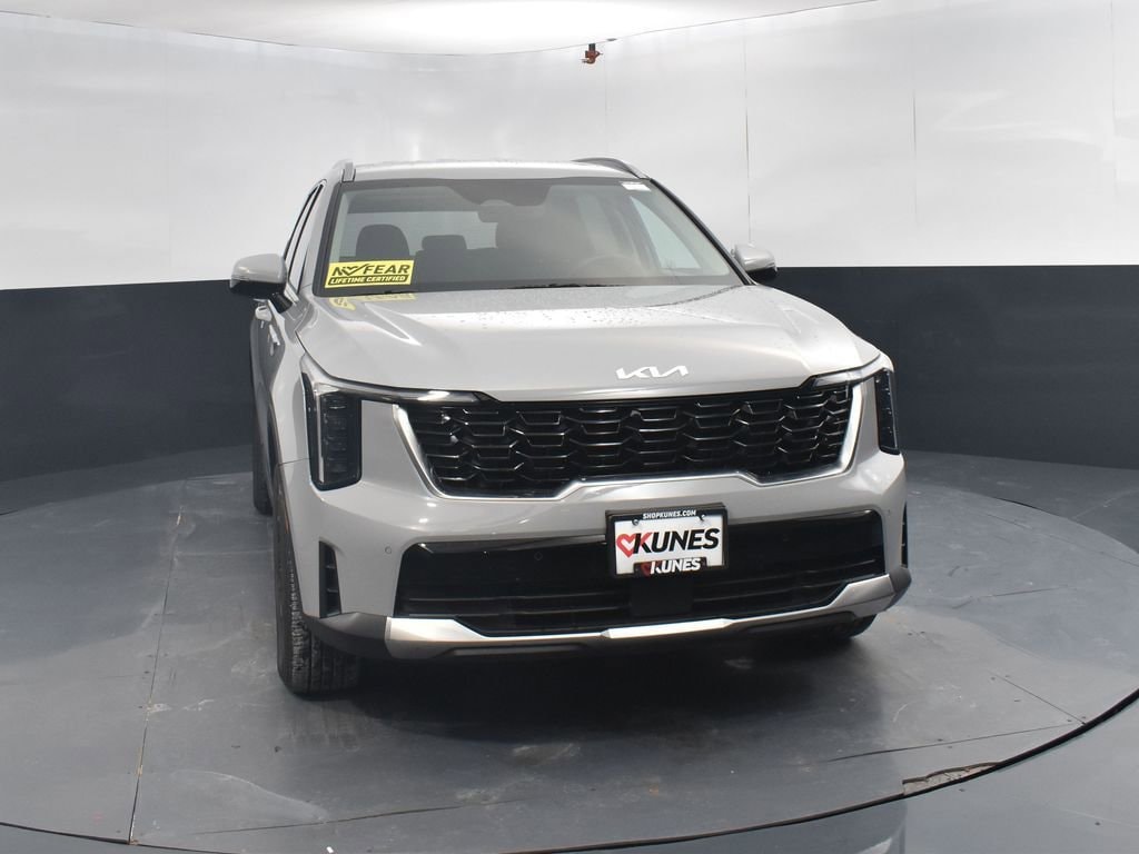 Used 2025 Kia Sorento S