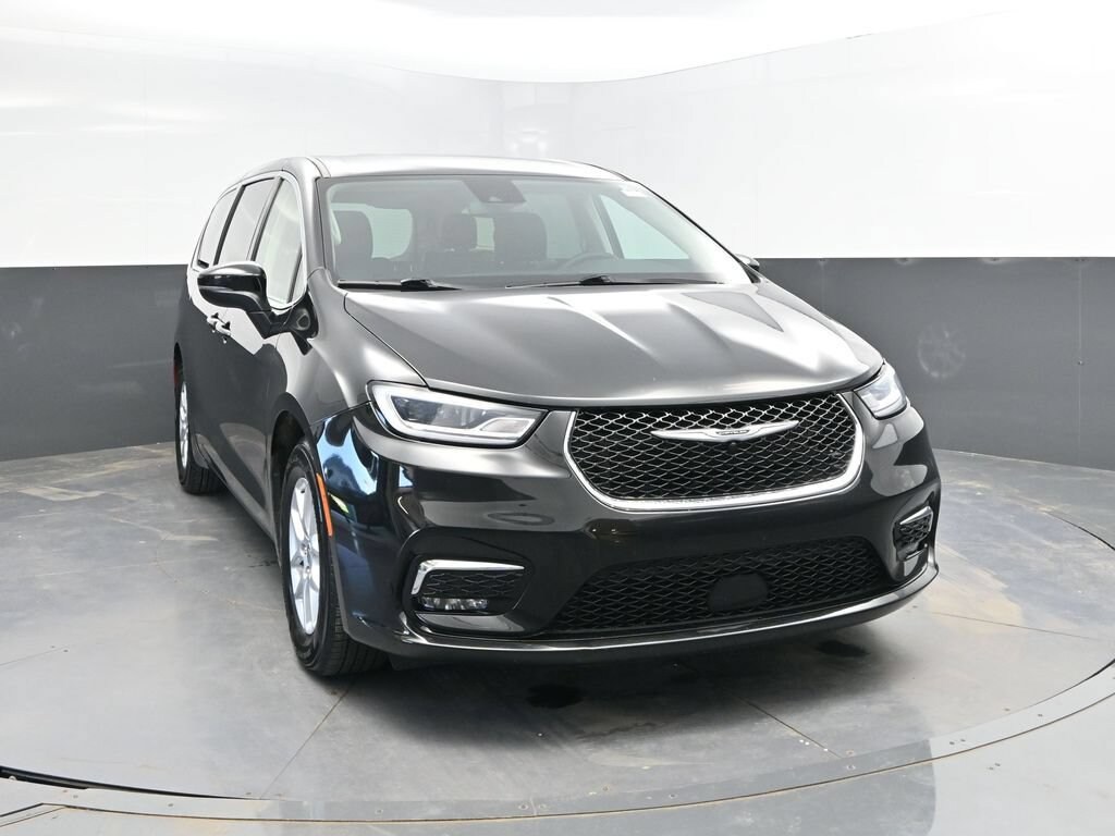 Used 2023 Chrysler Pacifica Touring L
