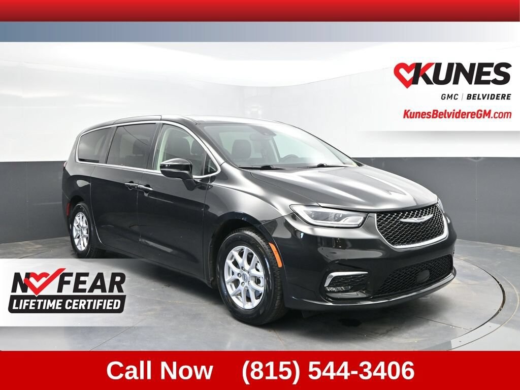 Used 2023 Chrysler Pacifica Touring L