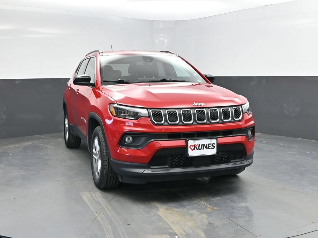 Used 2024 Jeep Compass Latitude