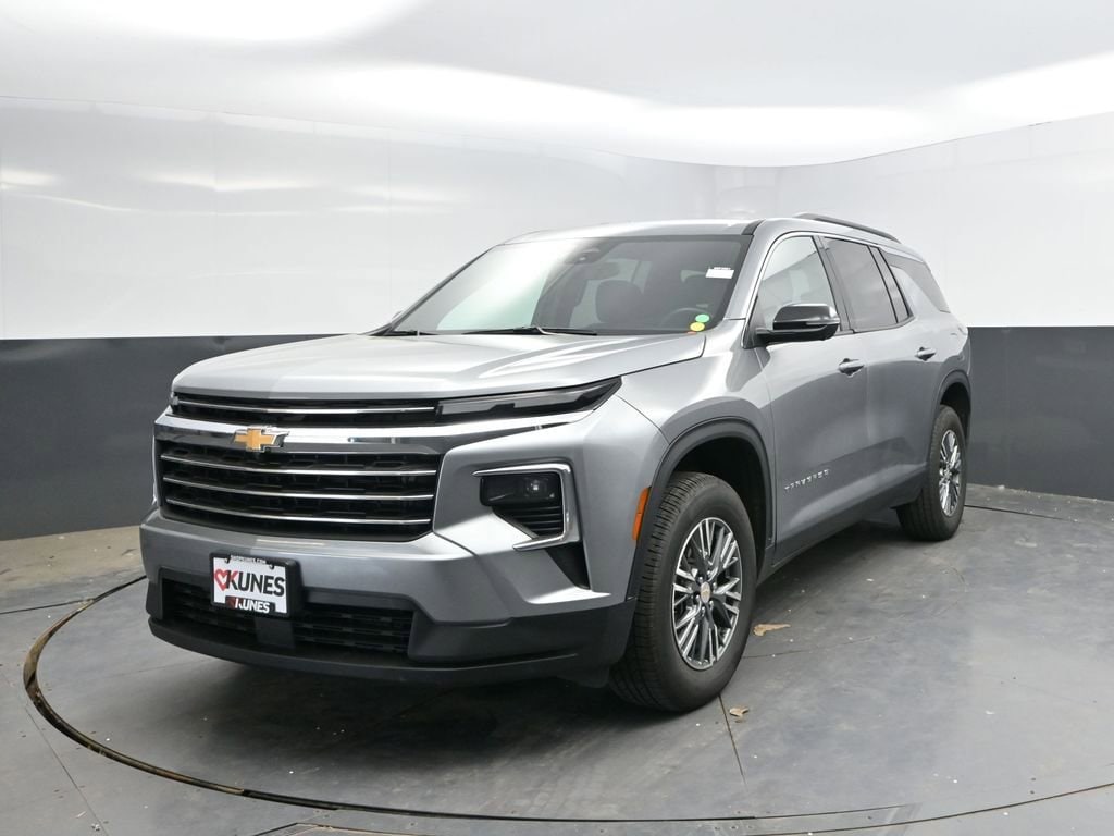 Used 2024 Chevrolet Traverse LT SUV