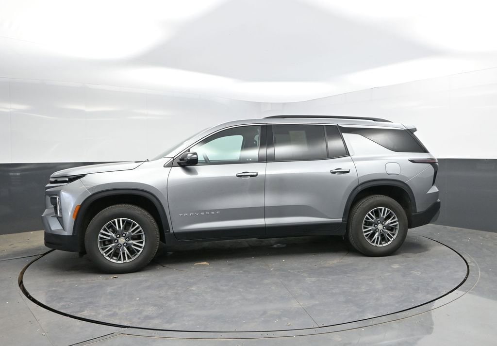 Used 2024 Chevrolet Traverse LT SUV
