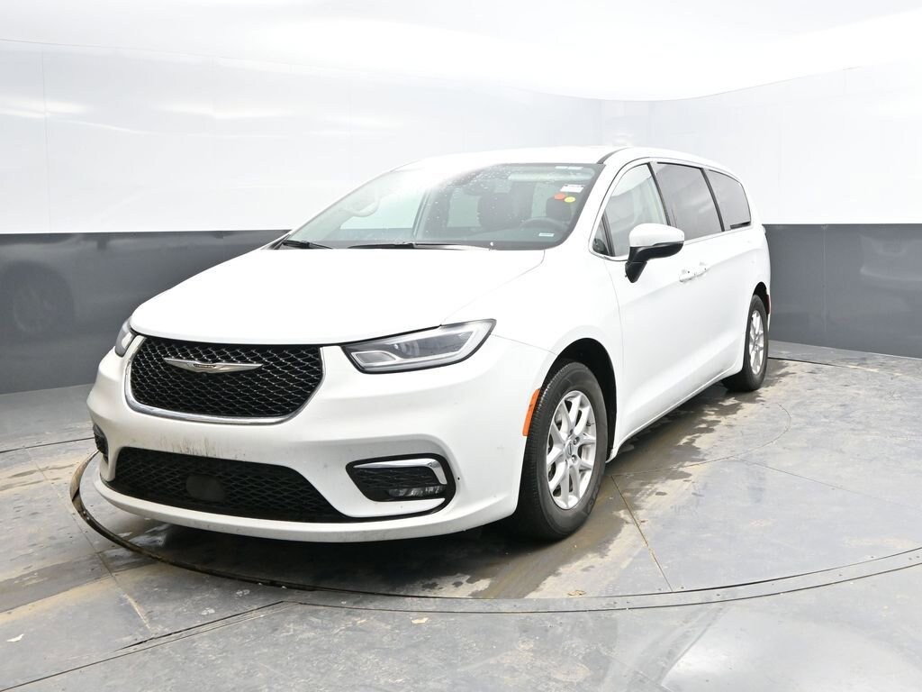 Used 2023 Chrysler Pacifica Touring L