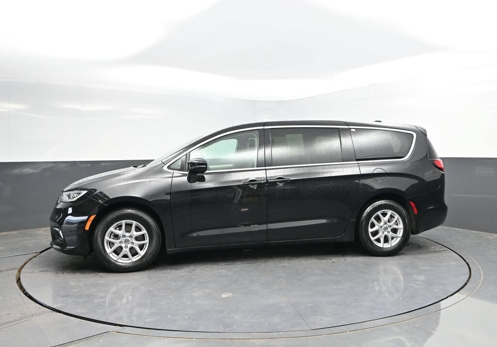 Used 2024 Chrysler Pacifica Touring L