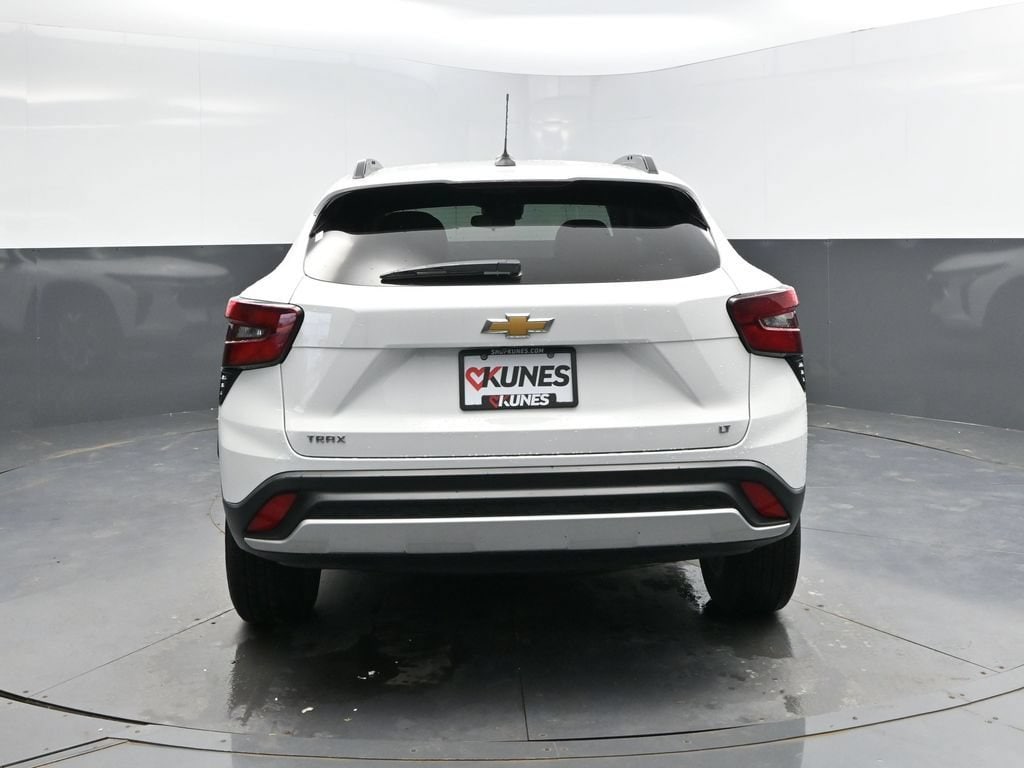 Used 2025 Chevrolet Trax LT SUV