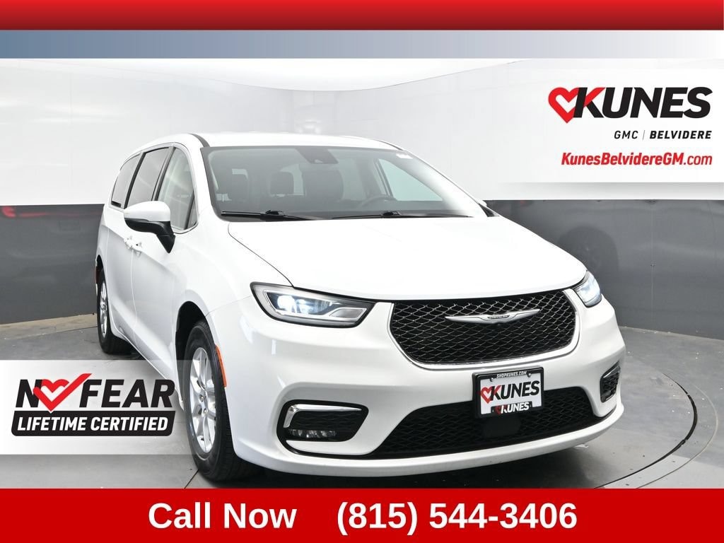 Used 2023 Chrysler Pacifica Touring L