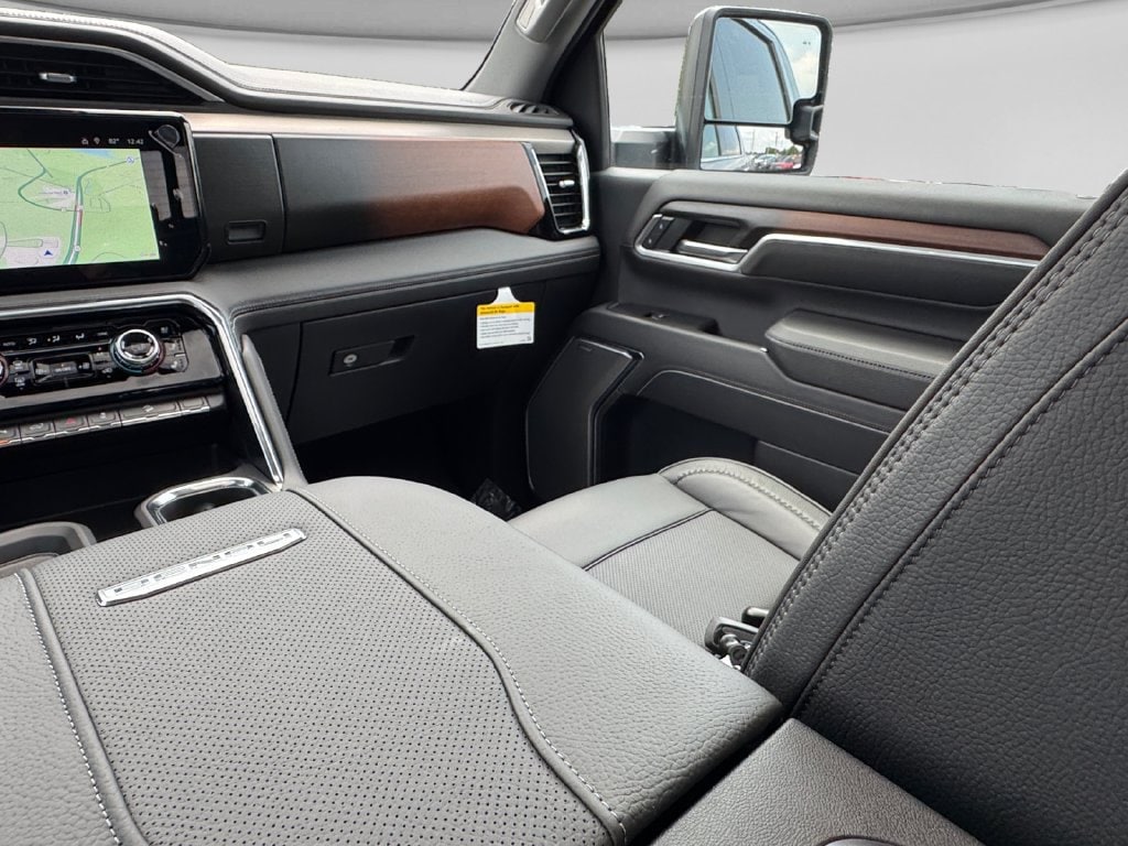 2026 GMC Sierra 3500HD Denali - Photo 18