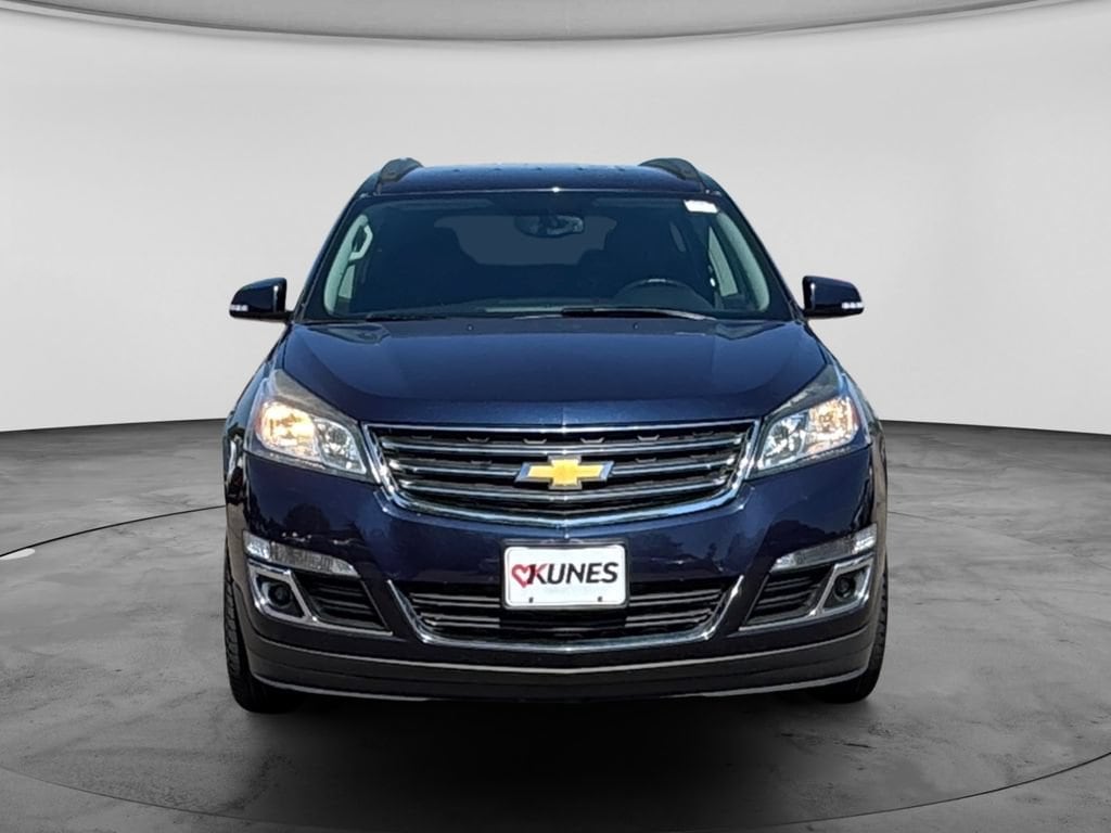 Used 2015 Chevrolet Traverse 2LT with VIN 1GNKVHKD8FJ159187 for sale in Hastings, Minnesota