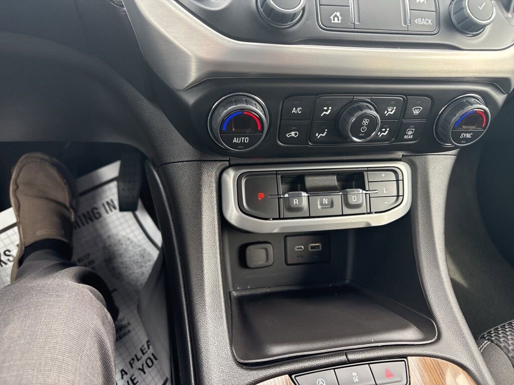 Used 2023 GMC Acadia SLE SUV