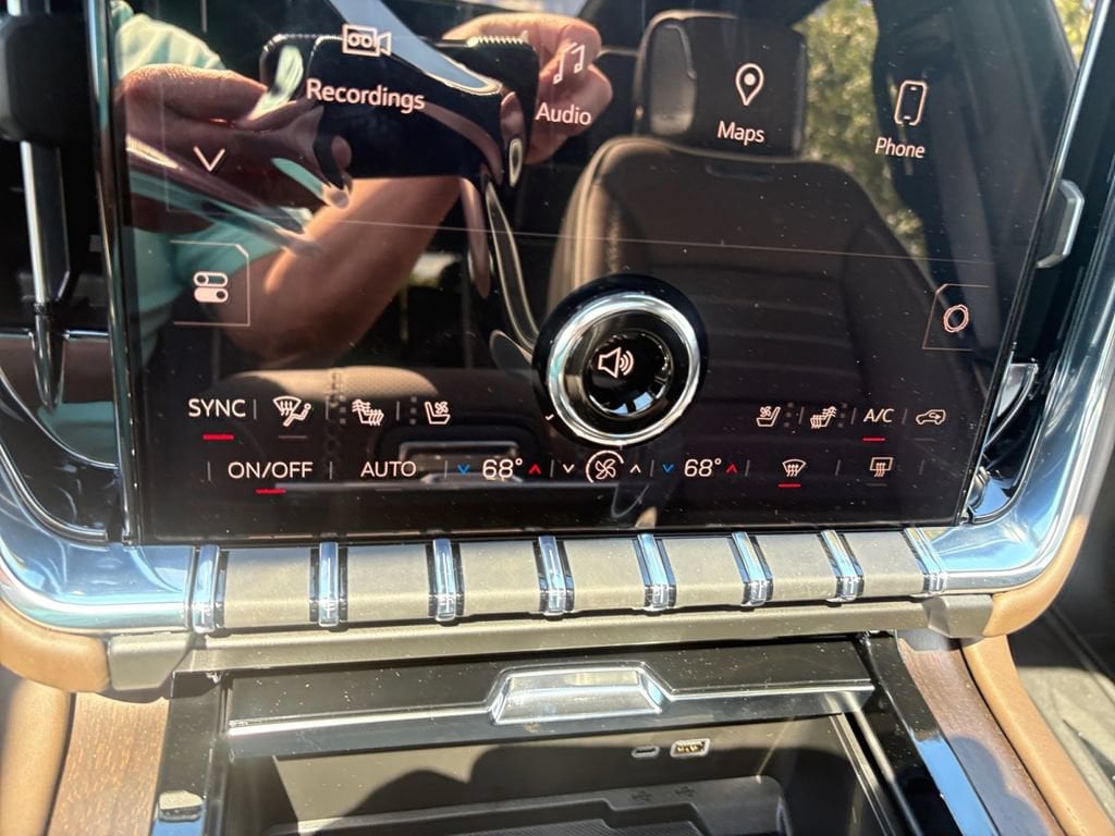 2026 GMC Yukon XL Denali Ultimate - Photo 25