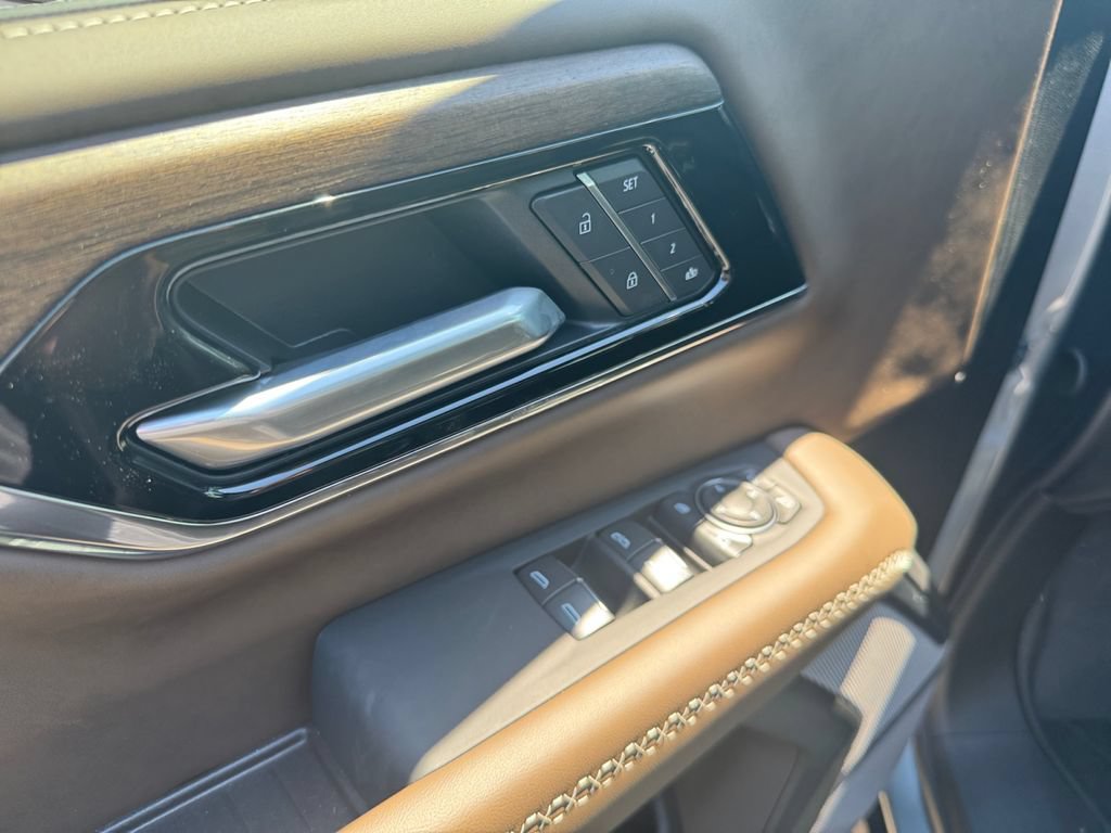 2026 GMC Yukon XL Denali Ultimate - Photo 13