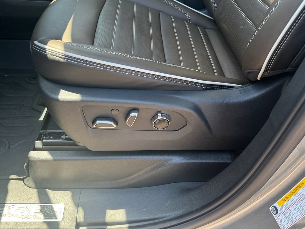 2026 GMC Yukon XL Denali Ultimate - Photo 12