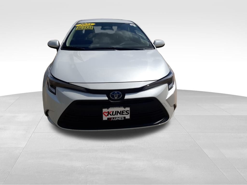 2025 Toyota Corolla Hybrid LE photo 2