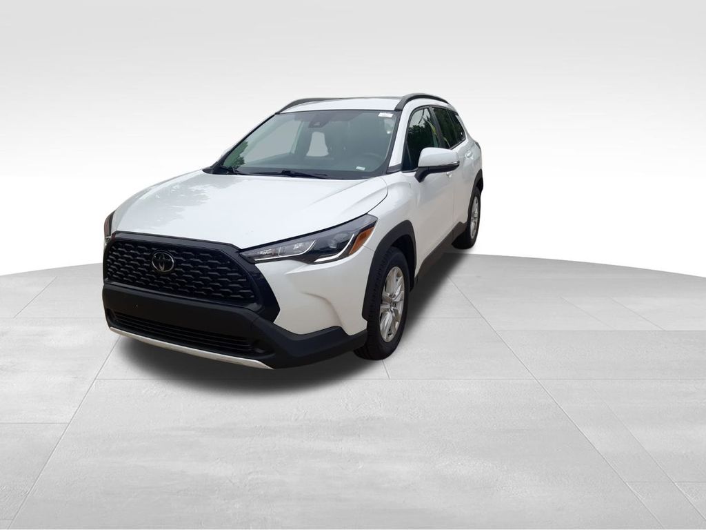 2022 Toyota Corolla Cross LE photo 3