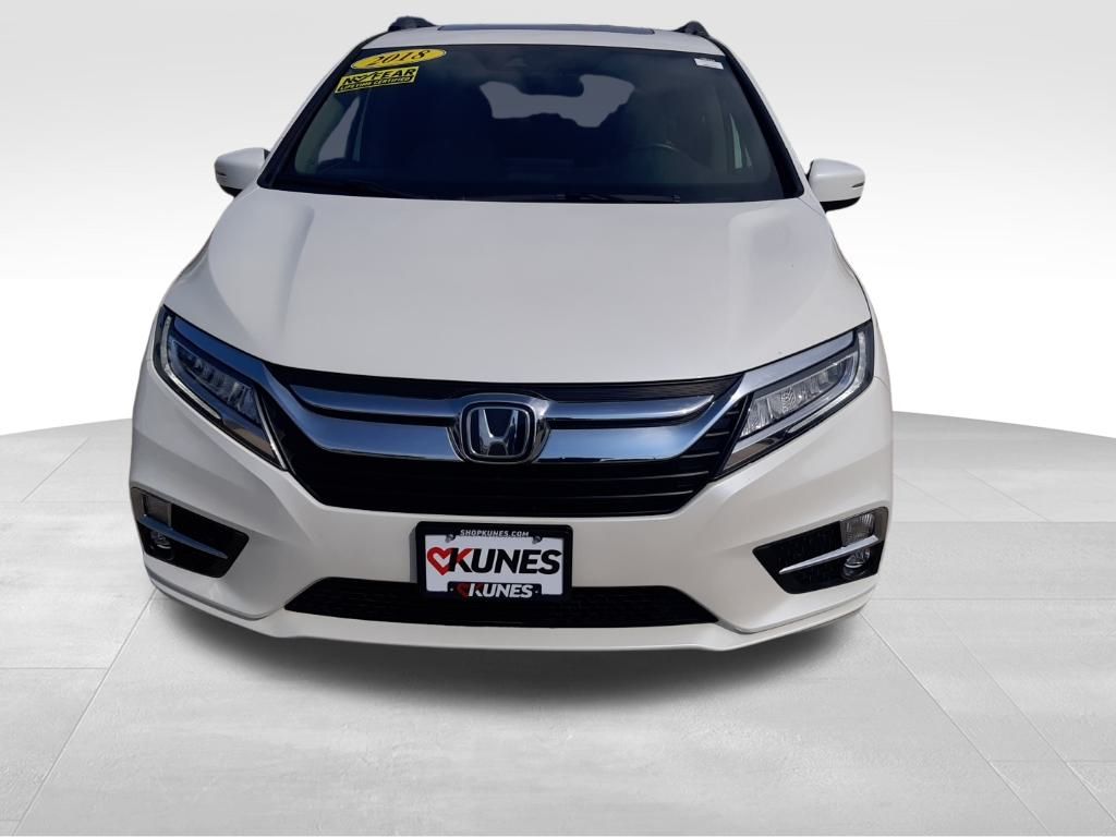 2018 Honda Odyssey Touring photo 2