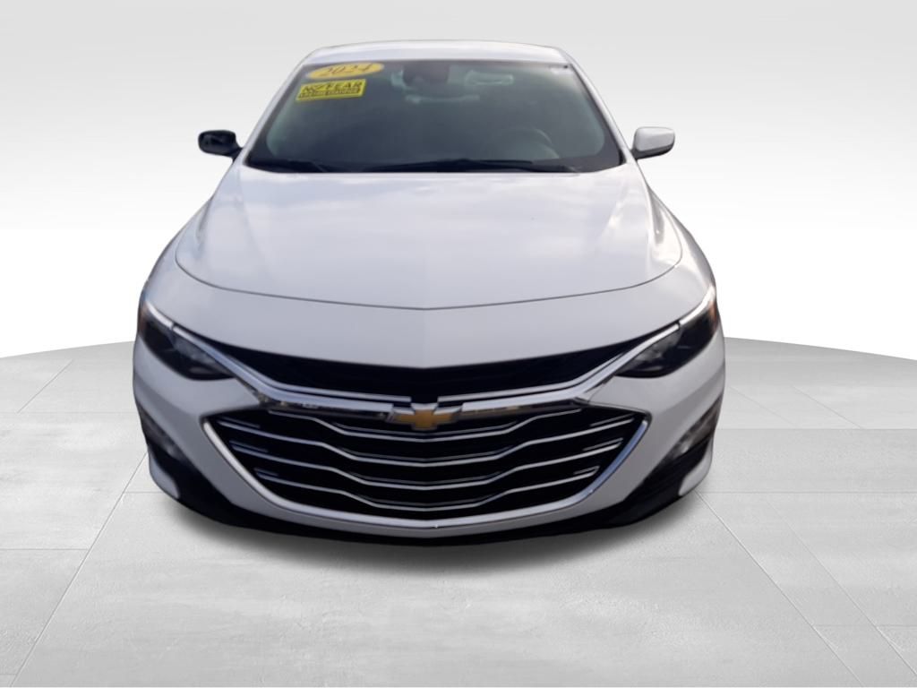 2024 Chevrolet Malibu 1LT photo 2
