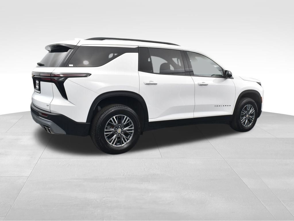 2024 Chevrolet Traverse 2LT photo 2