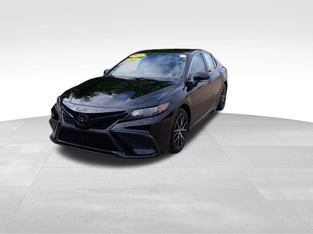 2023 Toyota Camry SE photo 3
