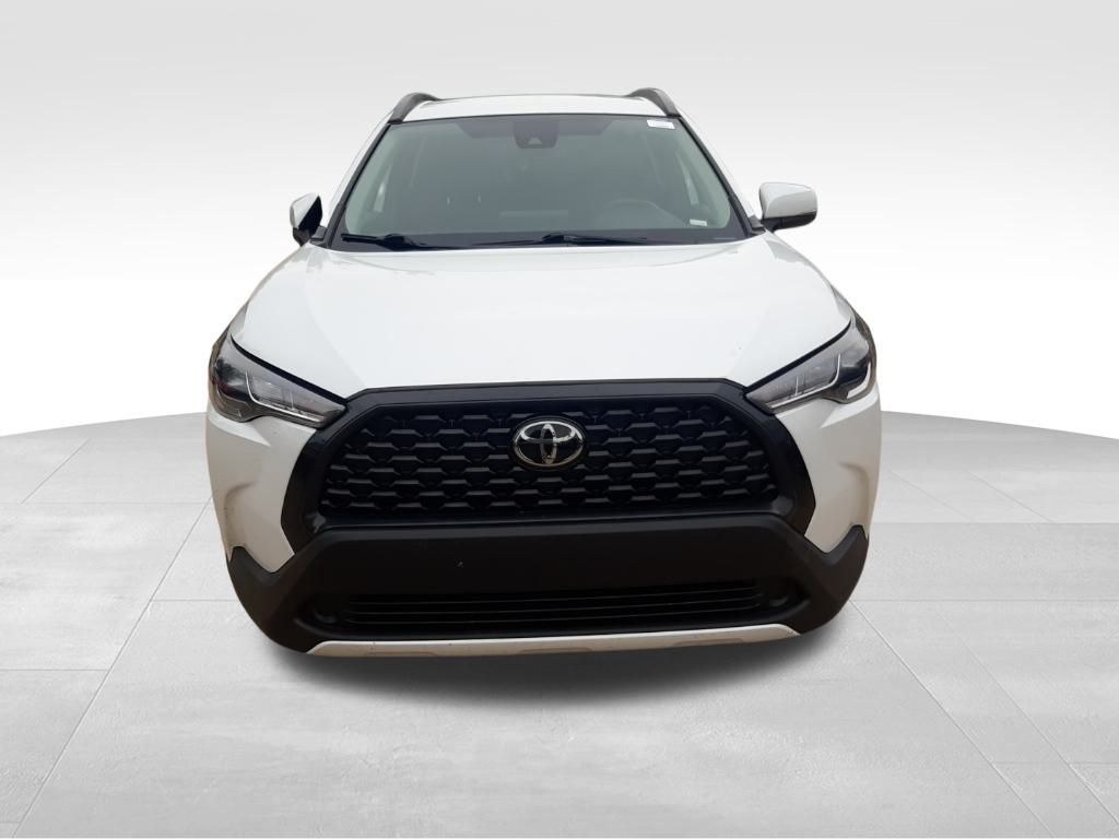 2022 Toyota Corolla Cross LE photo 2
