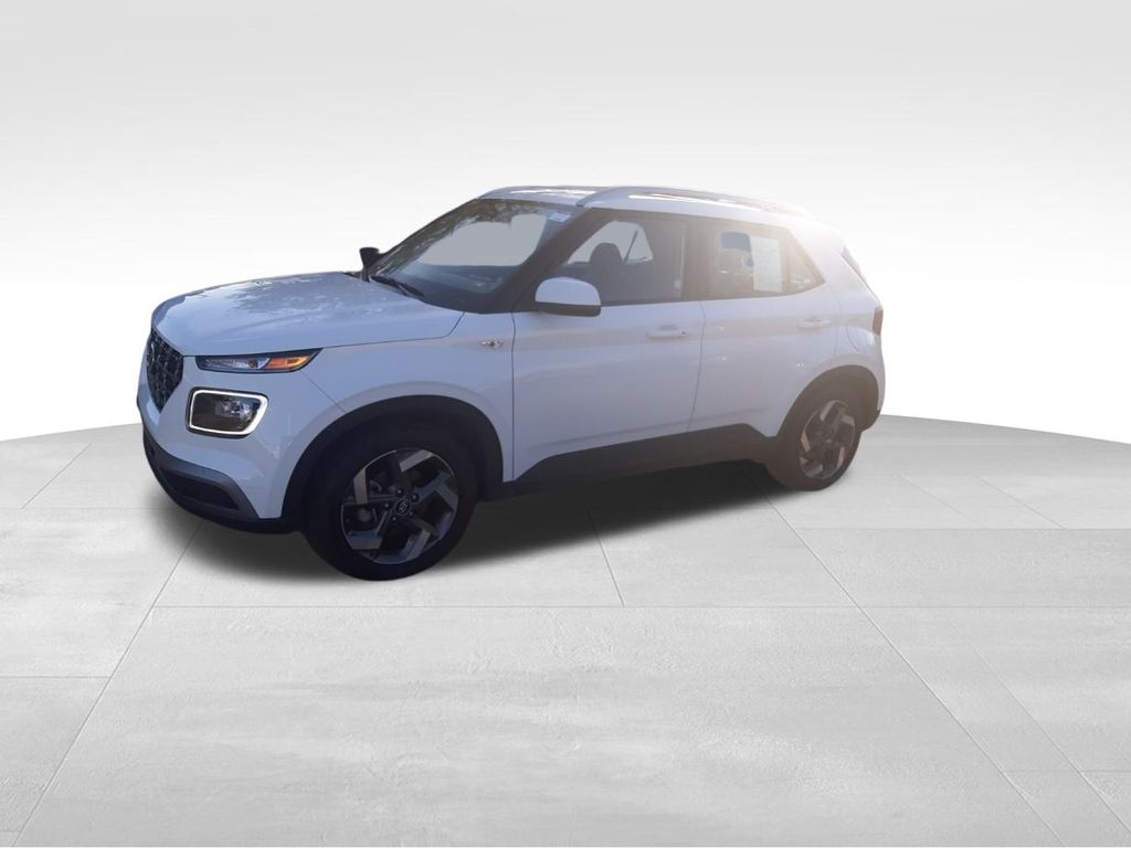 2024 Hyundai Venue Limited photo 2