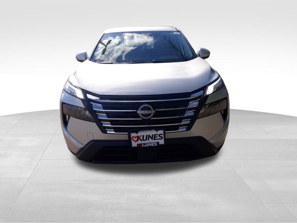 2024 Nissan Rogue SV photo 2