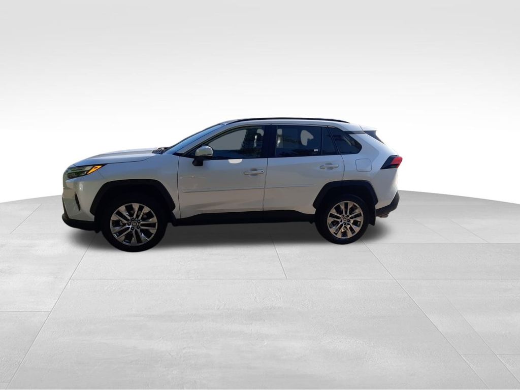 2024 Toyota RAV4 XLE Premium photo 3