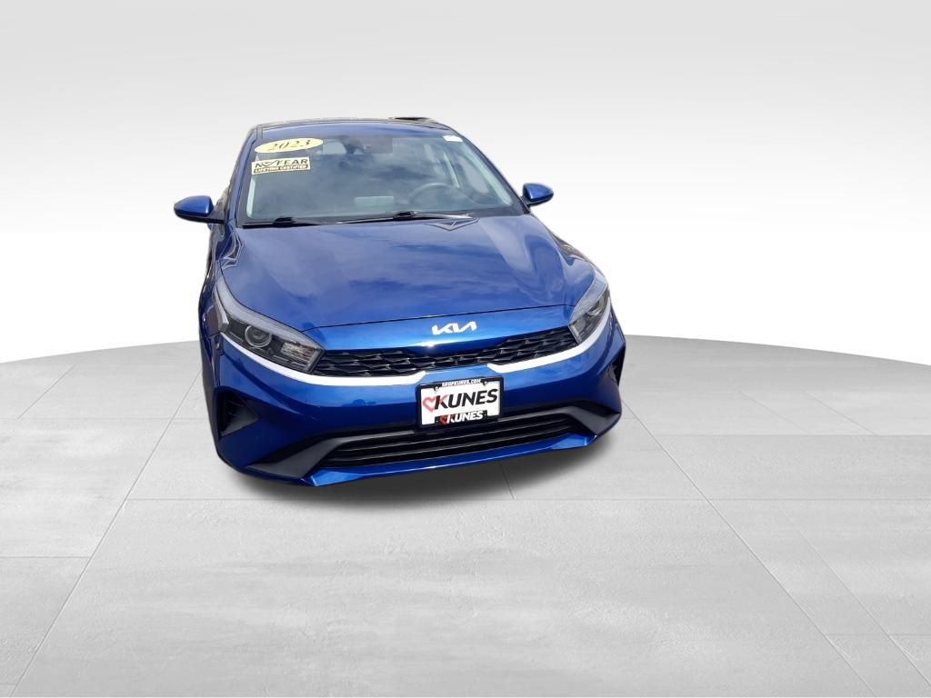 2023 Kia Forte LXS photo 2