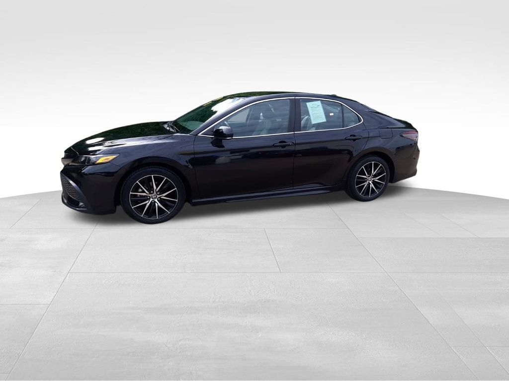 2023 Toyota Camry SE photo 4