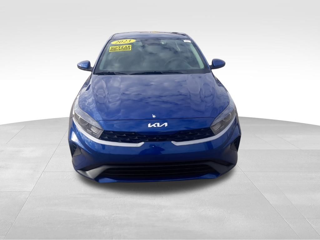 2023 Kia Forte LXS photo 2