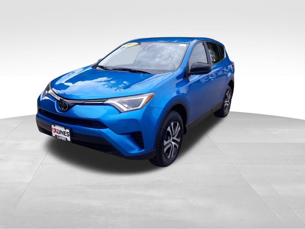 2018 Toyota RAV4 LE photo 3
