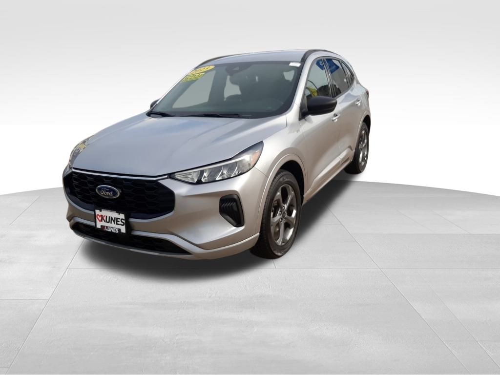 2023 Ford Escape ST-Line photo 2