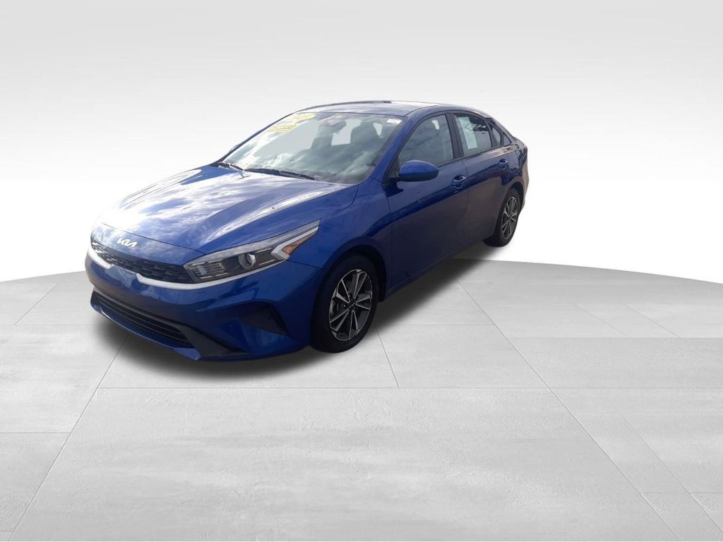 2023 Kia Forte LXS photo 3