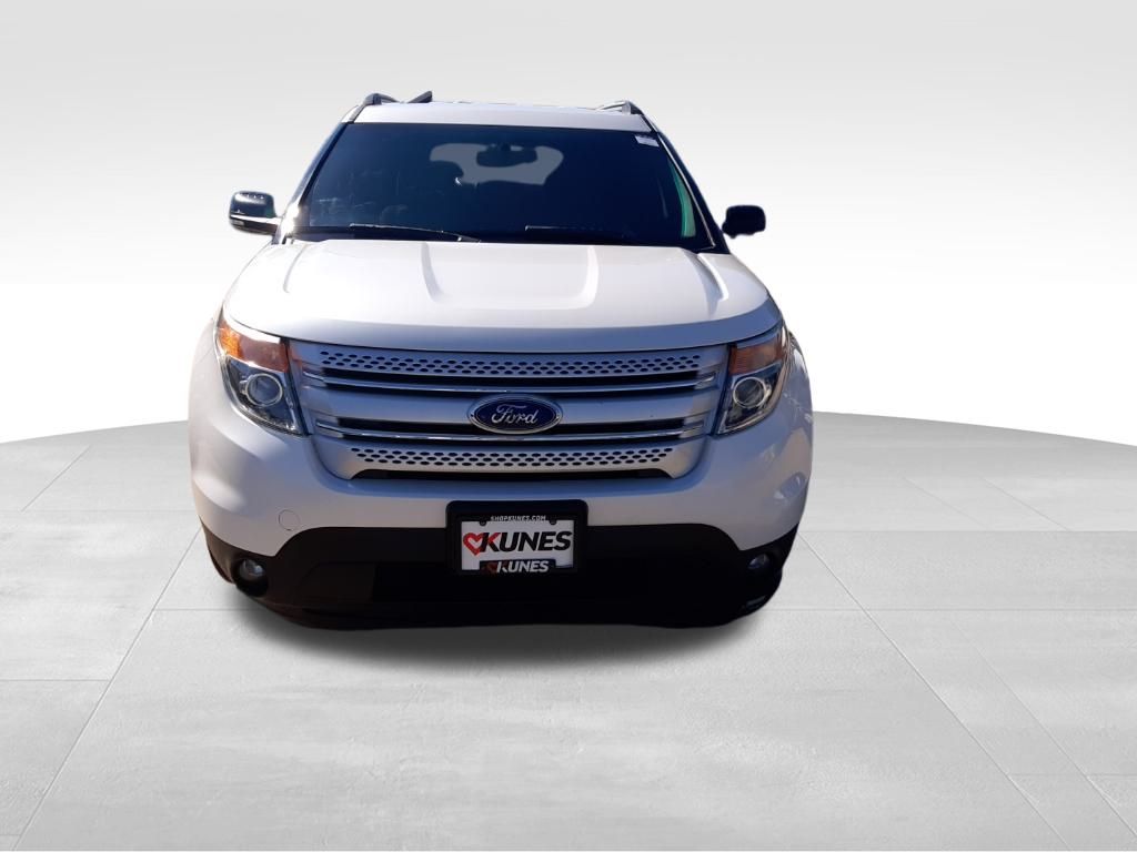 2015 Ford Explorer XLT photo 2