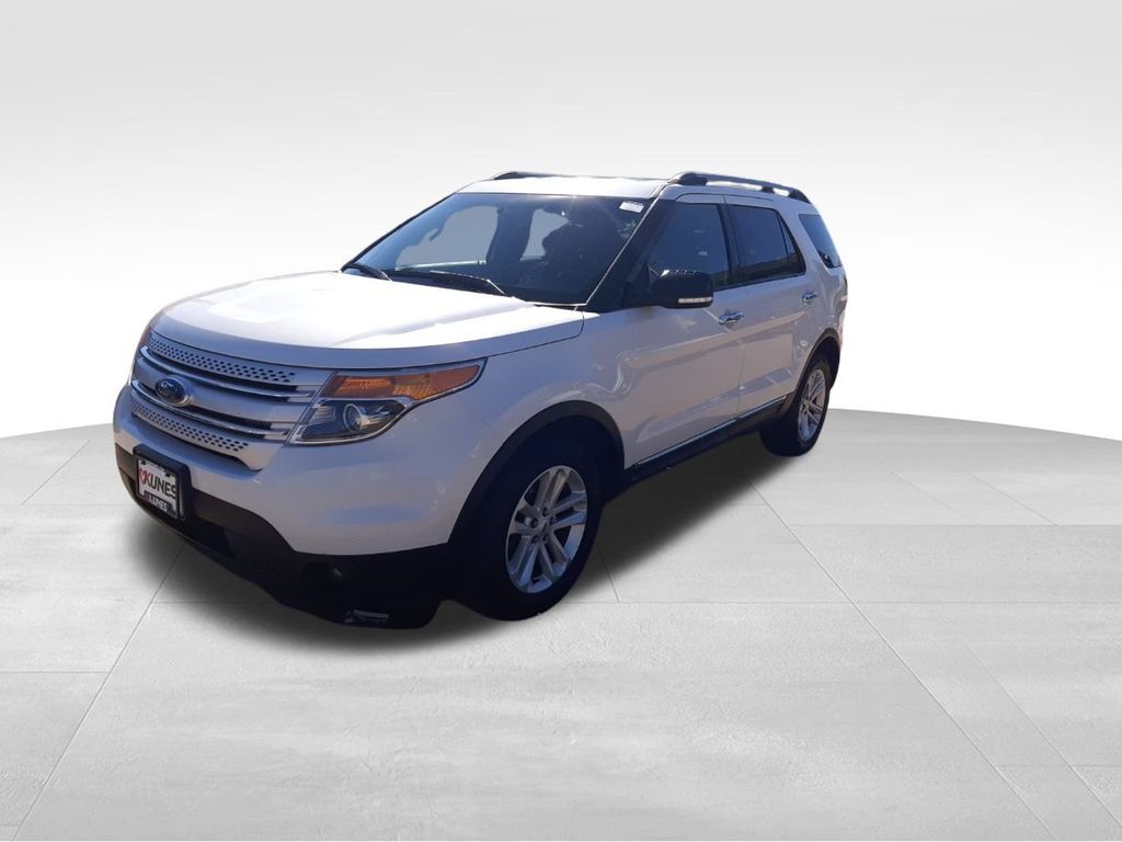 2015 Ford Explorer XLT photo 3