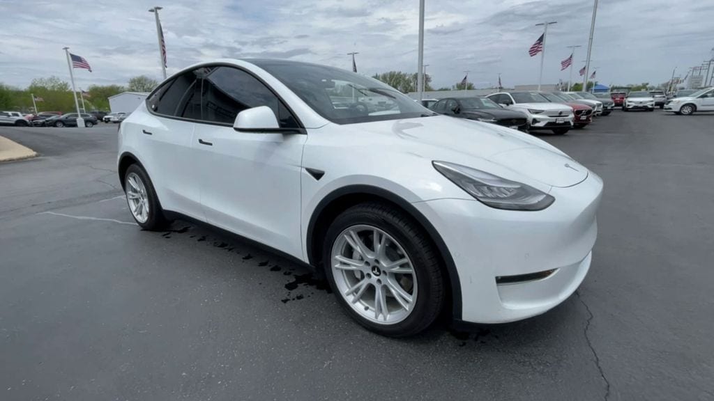 Used 2020 Tesla Model Y Performance with VIN 5YJYGDEFXLF005635 for sale in Sycamore, IL