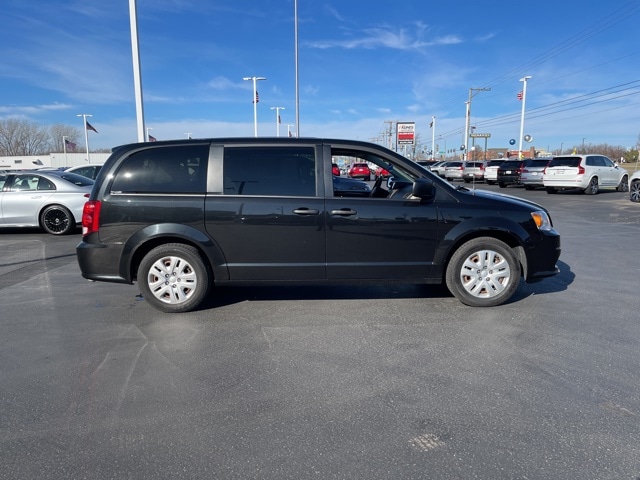 Used 2020 Dodge Grand Caravan SE with VIN 2C4RDGBG2LR242913 for sale in Sycamore, IL