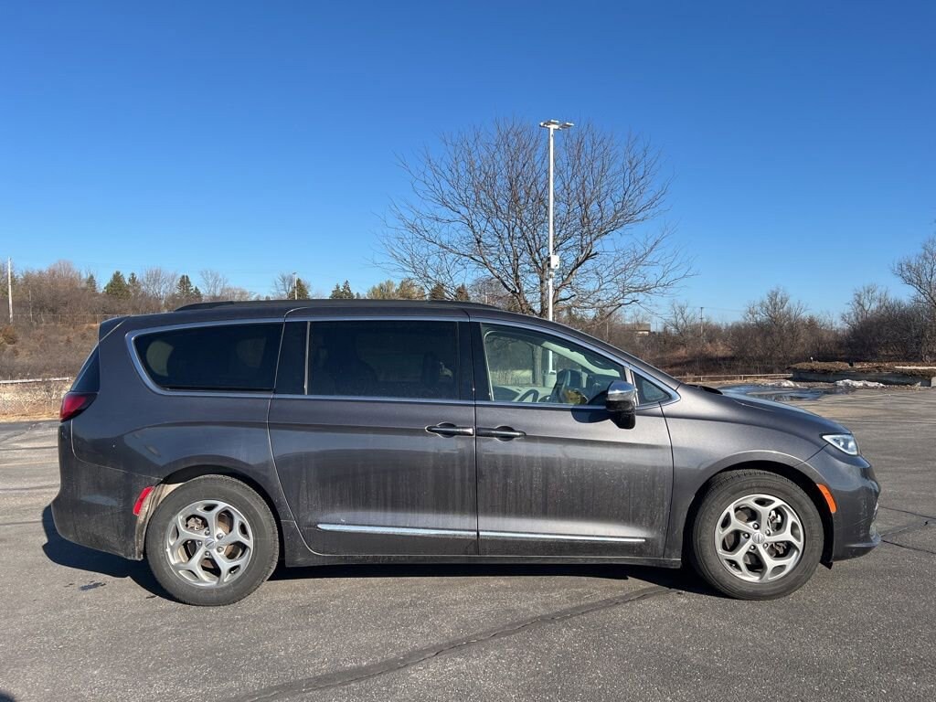 Used 2023 Chrysler Pacifica Limited